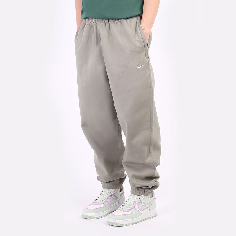 мужские зеленые брюки Nike NRG Soloswoosh Fleece Pant CW5460-320 - цена, описание, фото 1