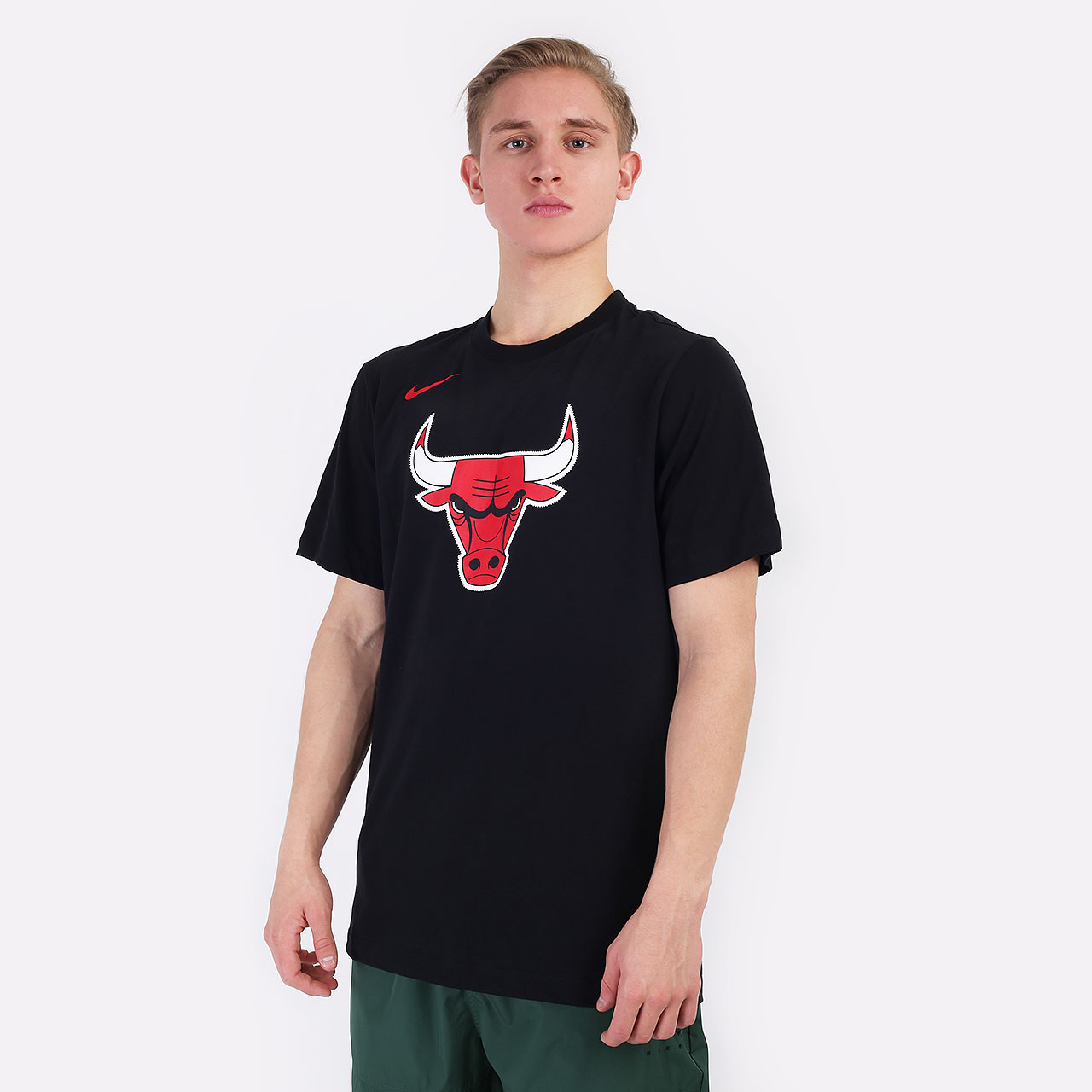 мужская черная футболка Nike Chicago Bulls Dri-FIT Essentials Logo DA6005-010 - цена, описание, фото 1
