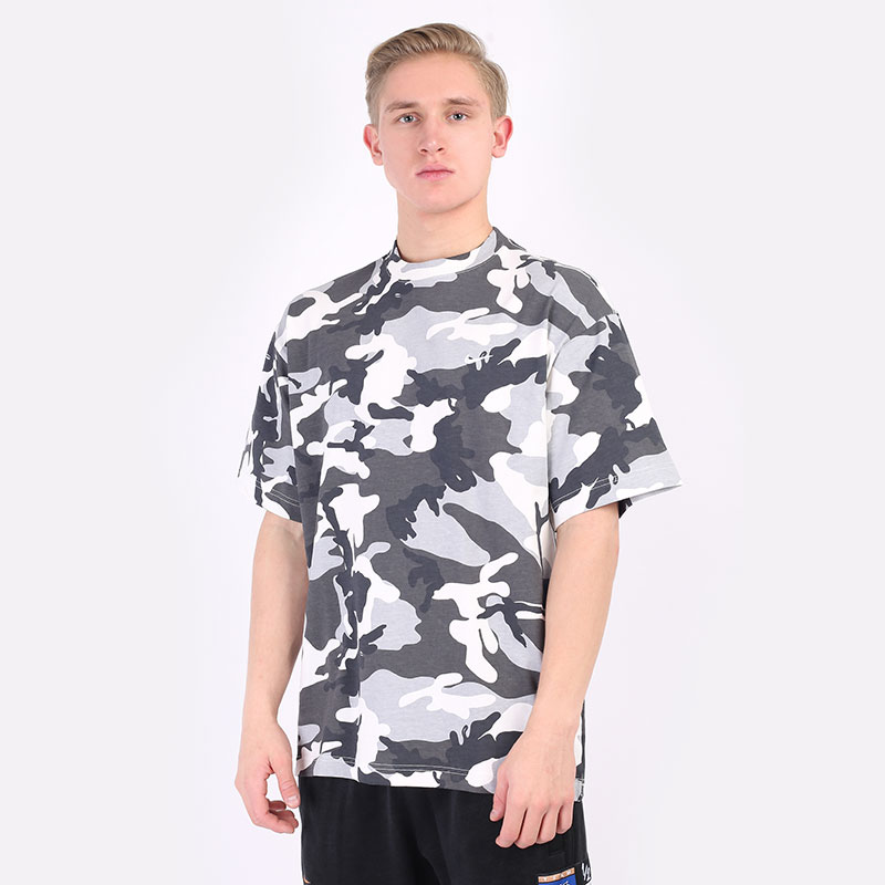 мужская серая футболка Nike Solo Swoosh Camo T-Shirt DN1260-133 - цена, описание, фото 1