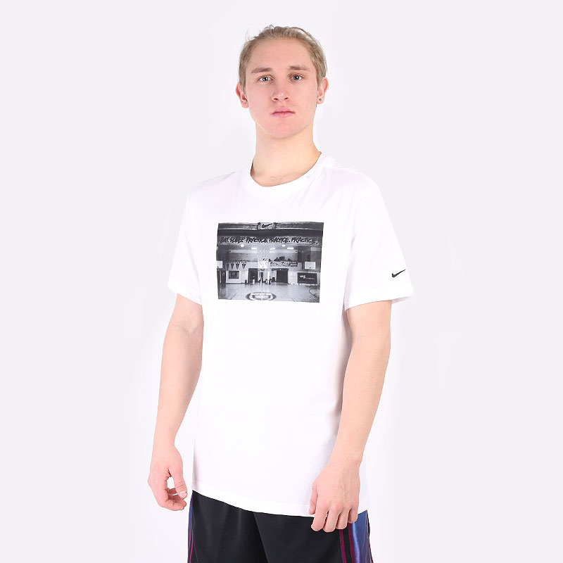 мужская белая футболка Nike Dri-FIT Photo Basketball T-Shirt DN3041-100 - цена, описание, фото 1