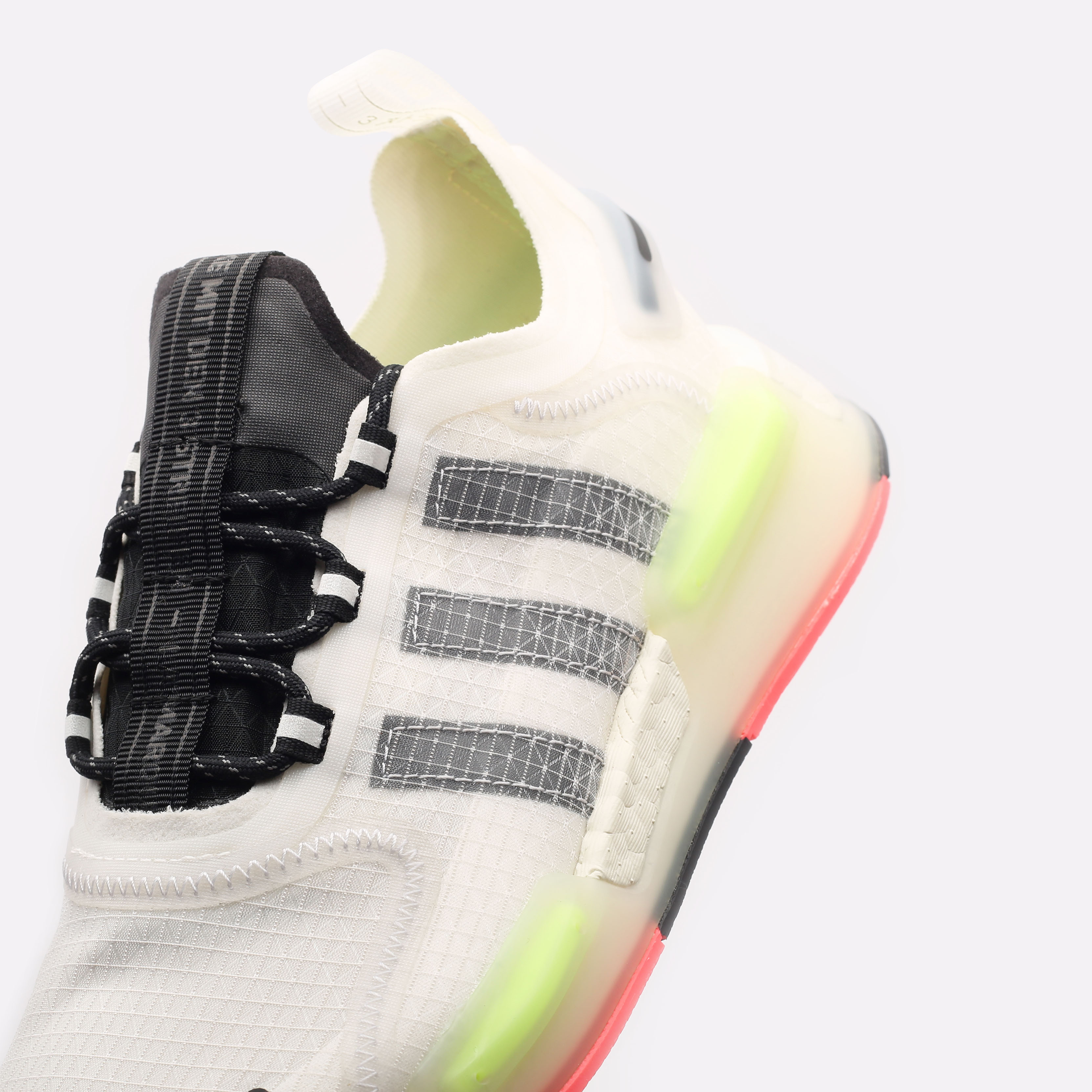 Мужские кроссовки adidas NMD_V3 (GW3063)  - цена, описание, фото 2