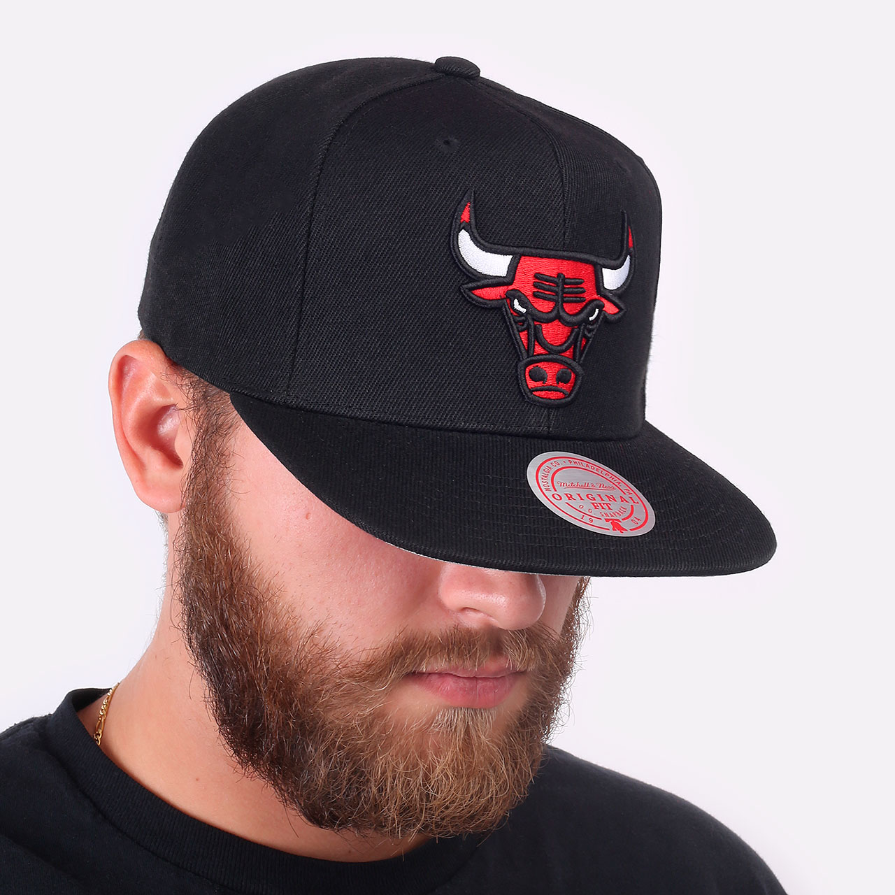  черная кепка Mitchell and ness BULLS 6HSSJS19078-CBUBLCK - цена, описание, фото 1