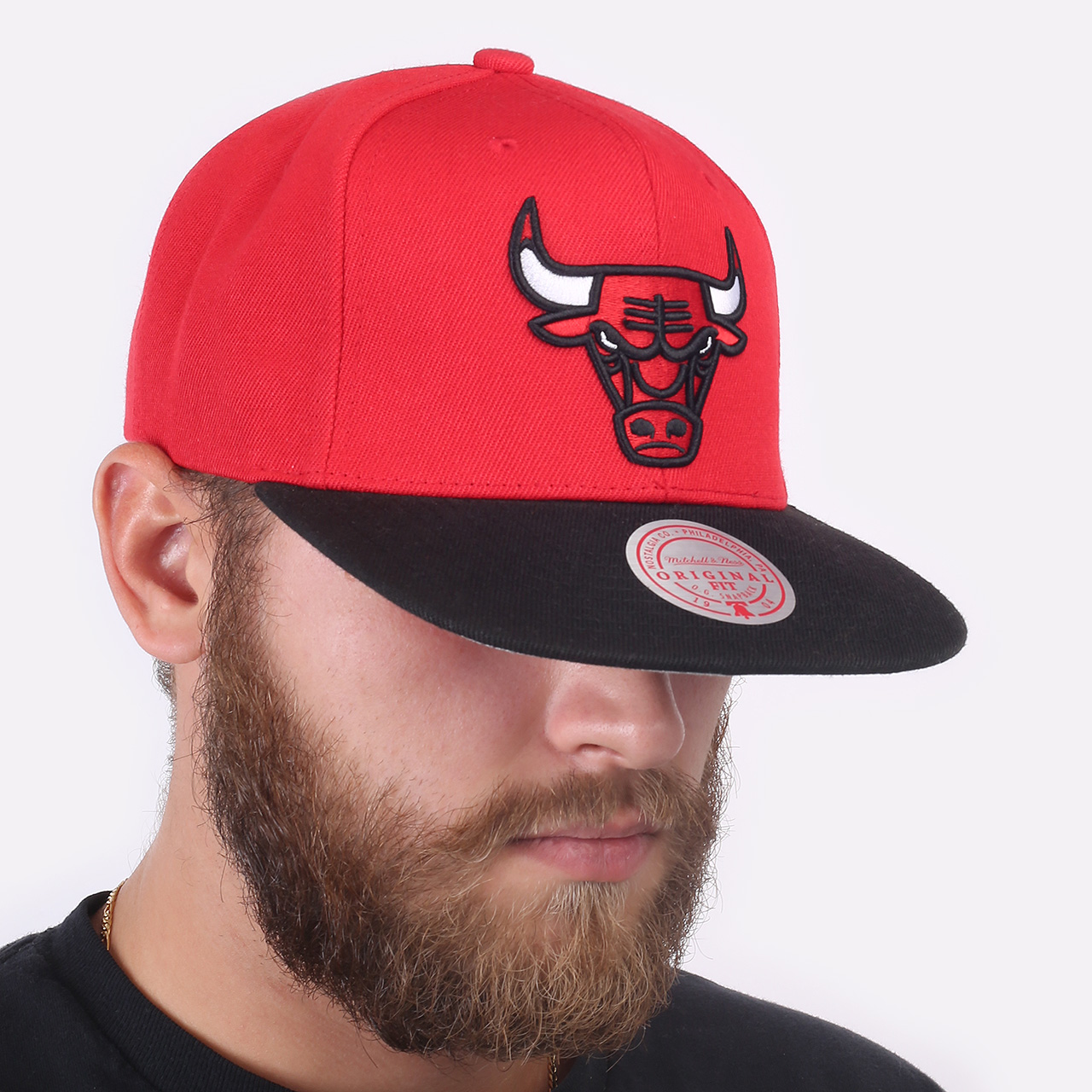  красная кепка Mitchell and ness BULLS 6HSSJS19078-CBURDBK - цена, описание, фото 1