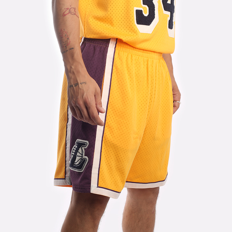 мужские желтые шорты Mitchell and ness Chenille Swingman LAL09PPPYELL - цена, описание, фото 3