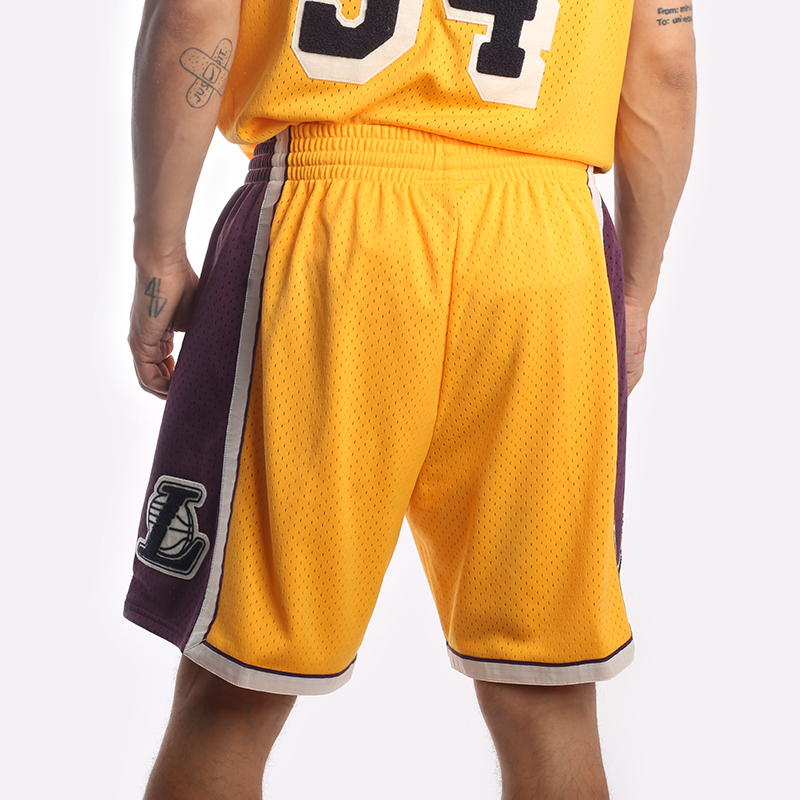 мужские желтые шорты Mitchell and ness Chenille Swingman LAL09PPPYELL - цена, описание, фото 2