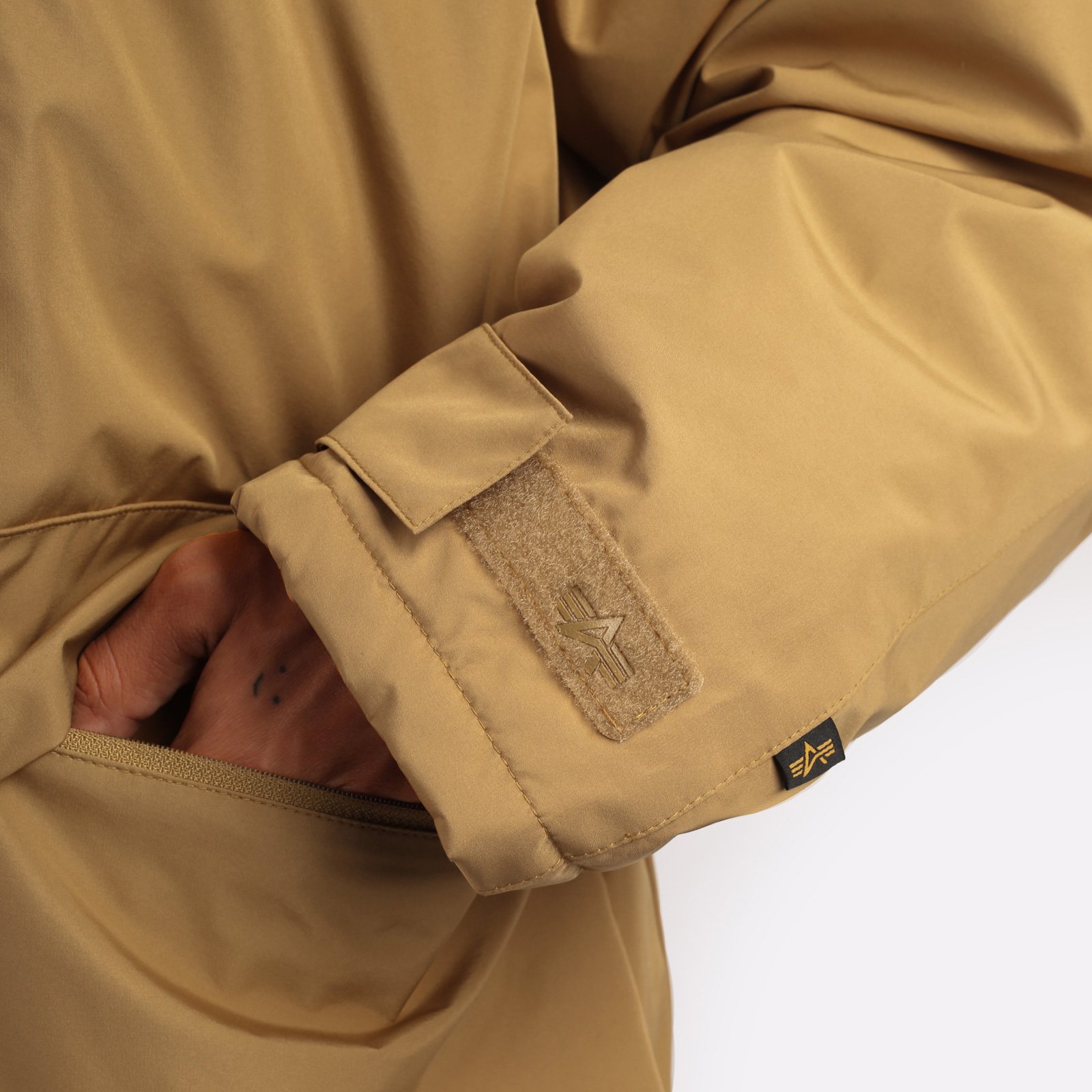 мужская бежевая куртка Alpha Industries Raglan Parka MJR53500C1-brown - цена, описание, фото 5
