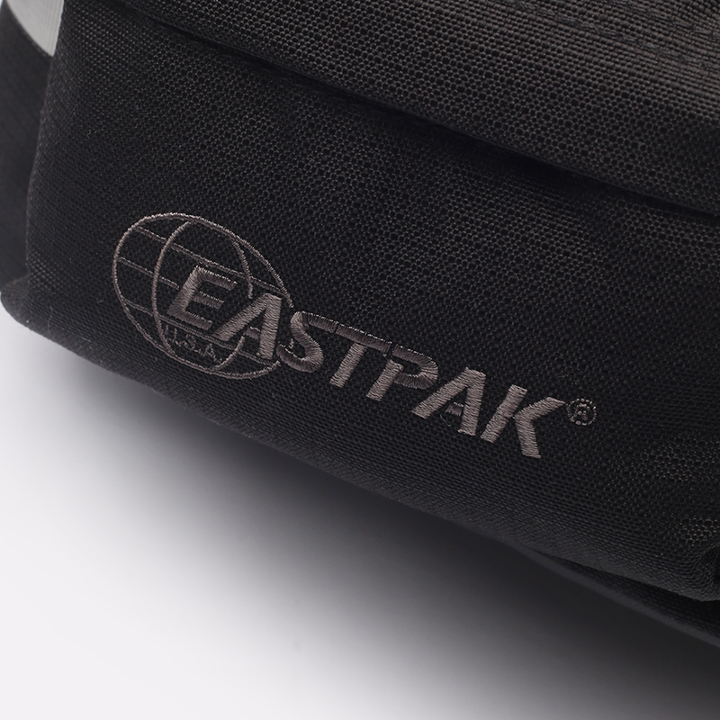  черная поясная сумка Eastpak Out Bumbag 5L Out Black - цена, описание, фото 4
