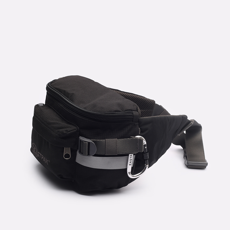  черная поясная сумка Eastpak Out Bumbag 5L Out Black - цена, описание, фото 2