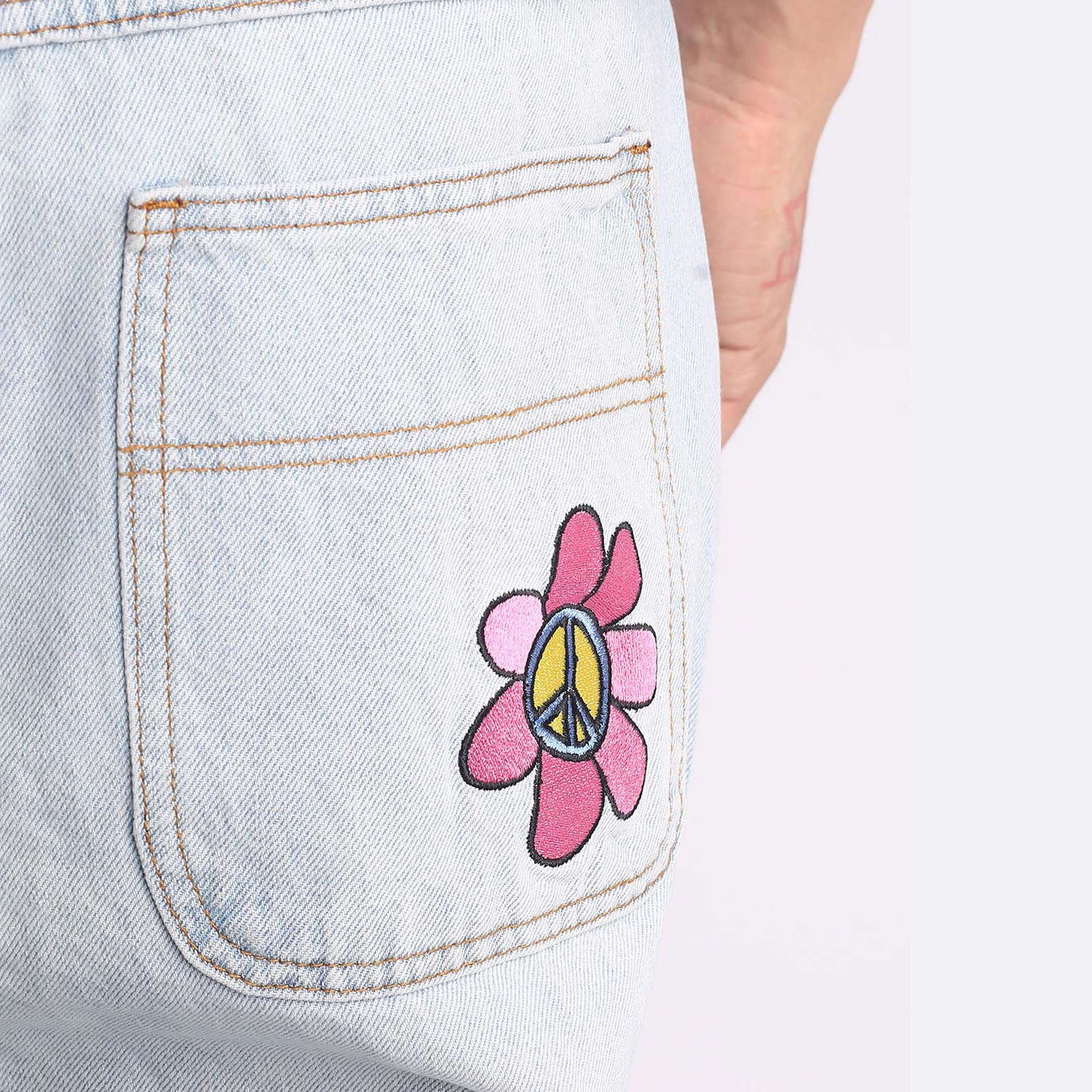 Мужские мужские джинсы Butter Goods Butter Goods Flower Denim Jeans (Flower Denim-lht blue) (FLOWER DENIM-LHT BLUE)  - цена, описание, фото 4