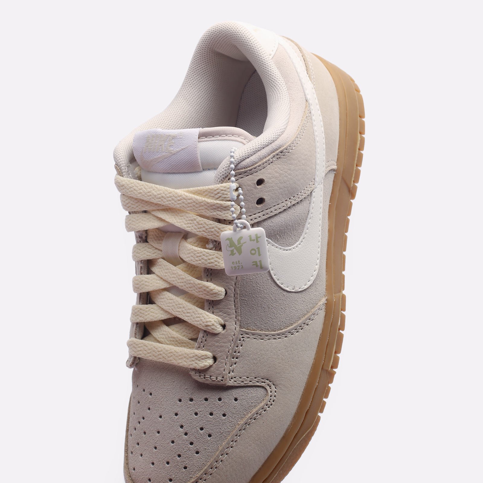Женские кроссовки Nike WMNS Dunk Low SE (FQ8147-104)  - цена, описание, фото 7