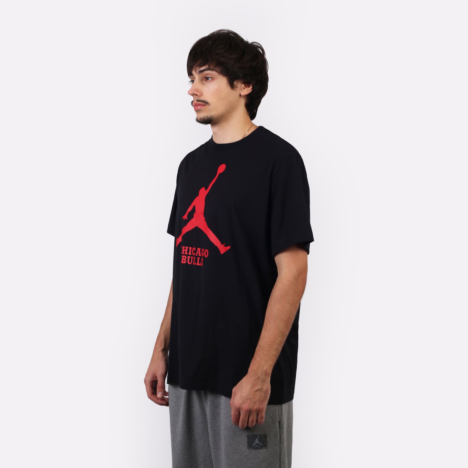 Мужская футболка Jordan Chicago Bulls Essential (FD1460-010)  - цена, описание, фото 4