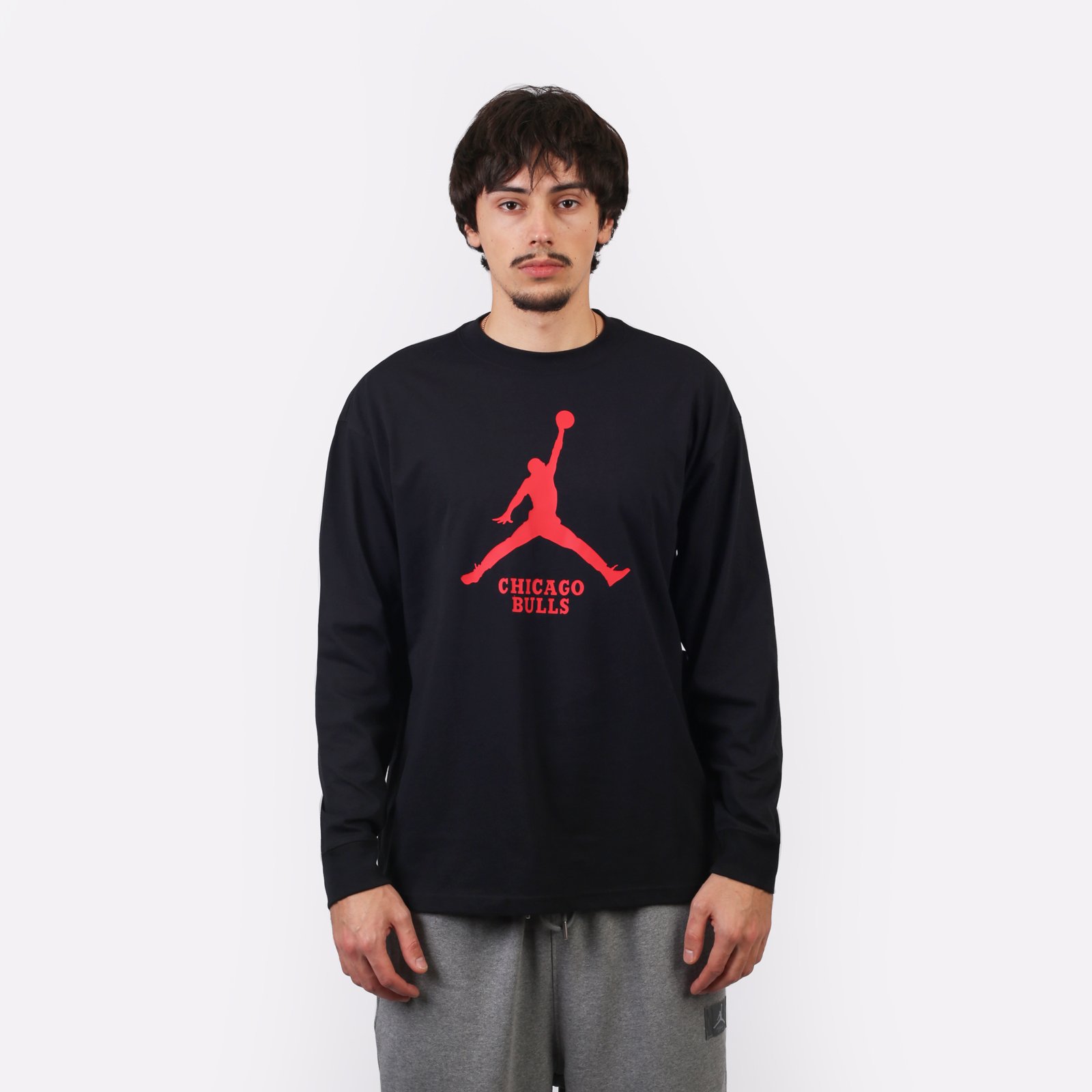 Лонгслив Jordan Chicago Bulls Essential (FN1256-010)  - цена, описание, фото 2
