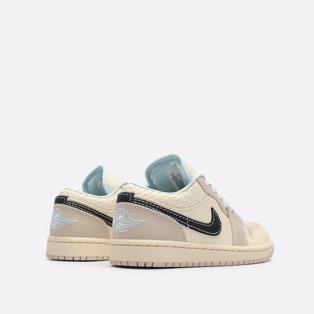 Женские кроссовки Jordan WMNS 1 Low SE (HQ3440-101)  - цена, описание, фото 3