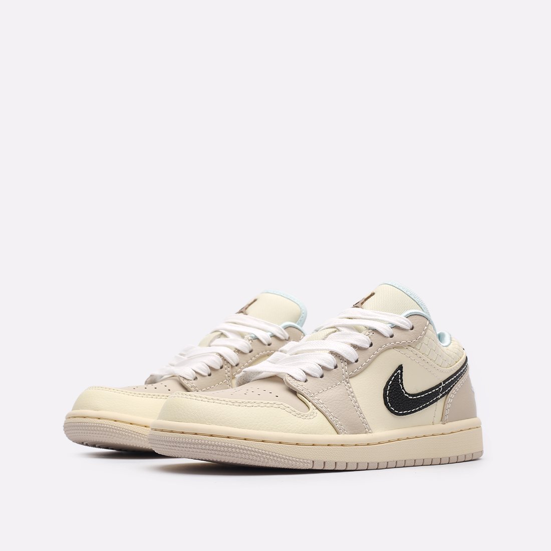Женские кроссовки Jordan WMNS 1 Low SE (HQ3440-101)  - цена, описание, фото 4