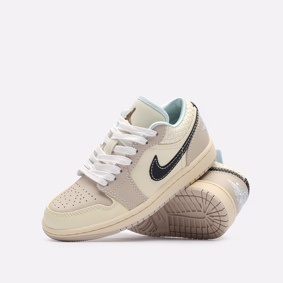 Женские кроссовки Jordan WMNS 1 Low SE (HQ3440-101)  - цена, описание, фото 2