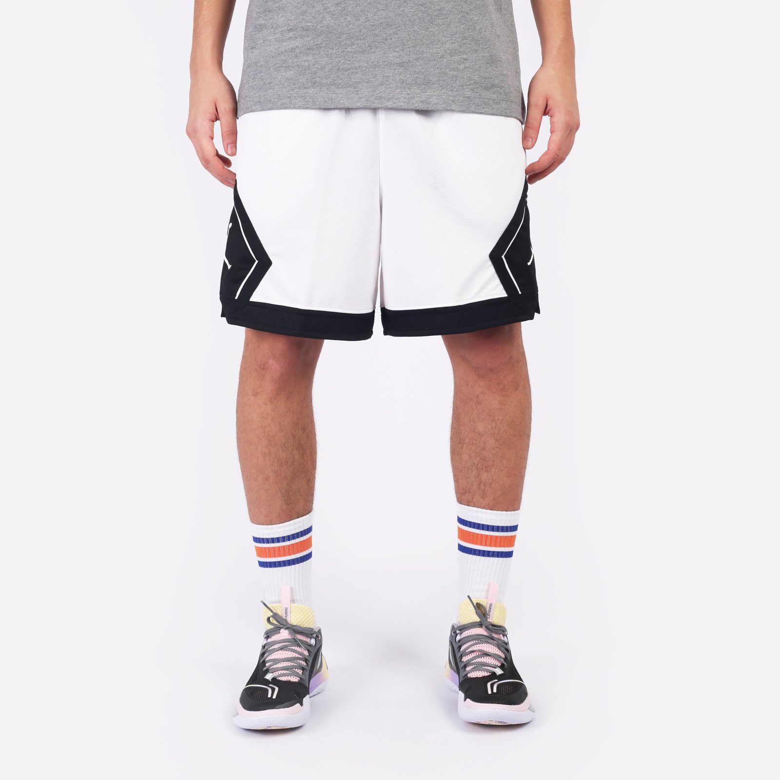Женские шорты Jordan Diamond Shorts (FB4588-101)  - цена, описание, фото 1