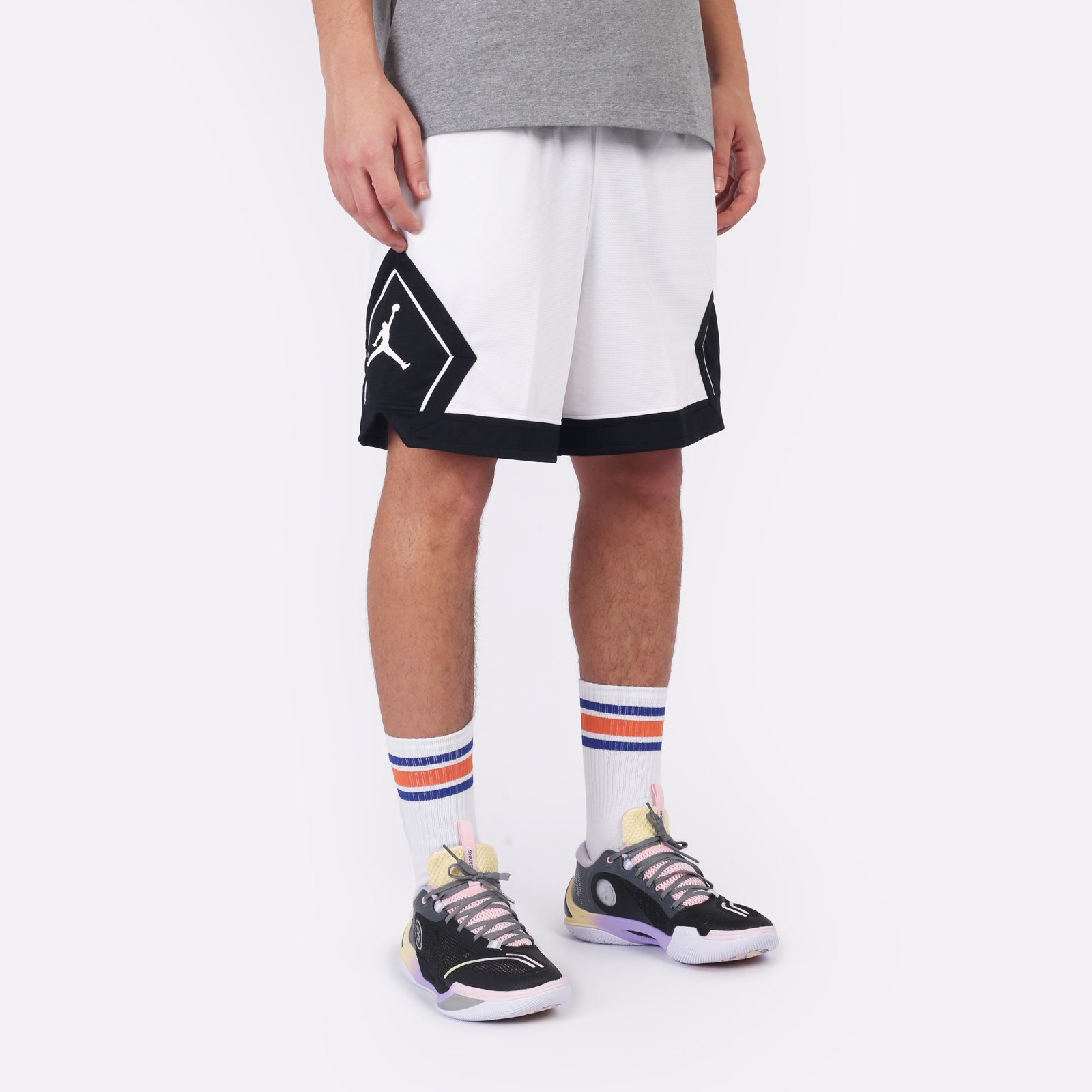 Женские шорты Jordan Diamond Shorts (FB4588-101)  - цена, описание, фото 3
