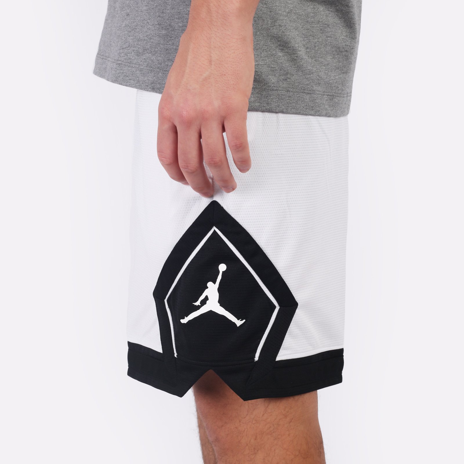 Женские шорты Jordan Diamond Shorts (FB4588-101)  - цена, описание, фото 4