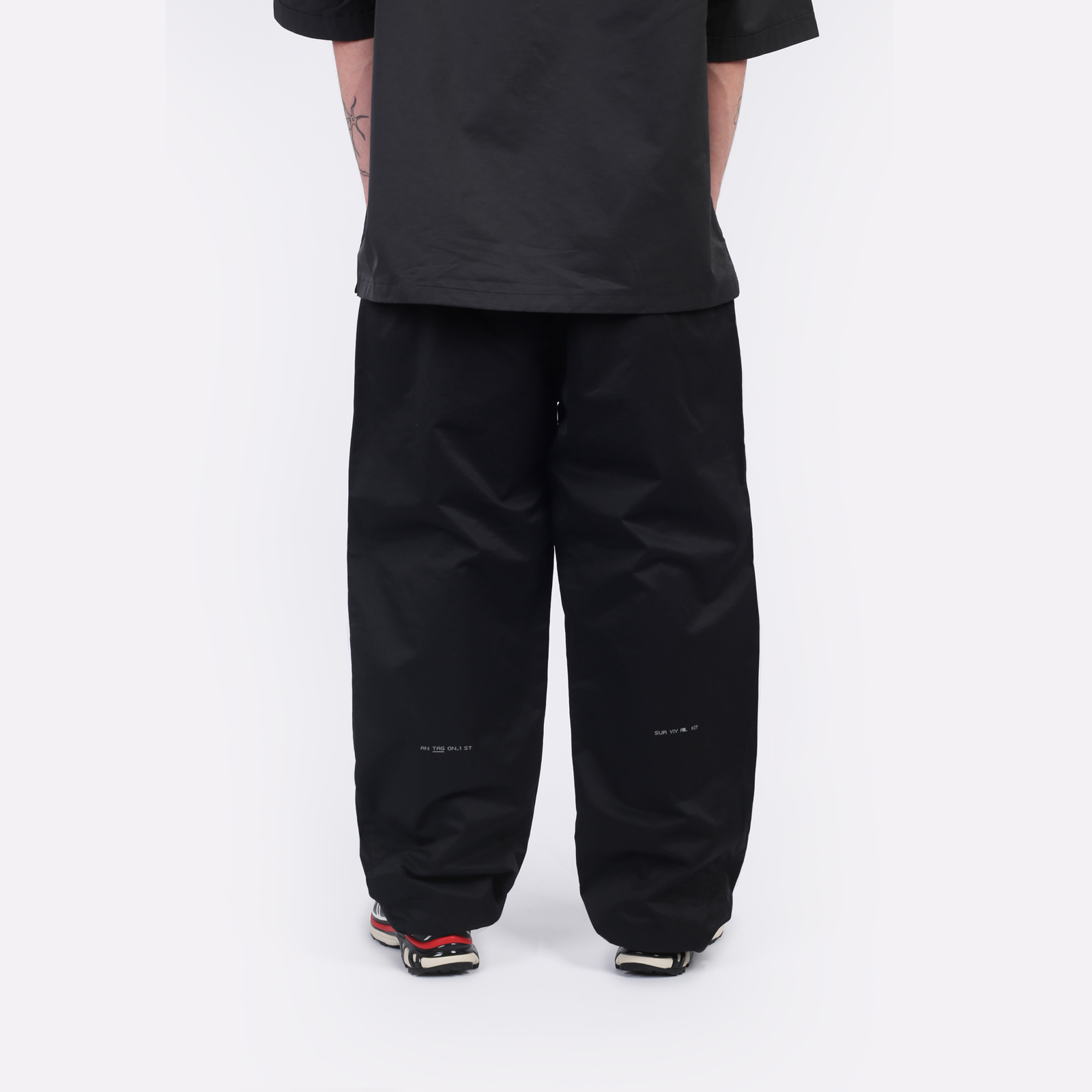 Мужские брюки KRAKATAU ZITMO Loose Fit Pants (Rm200-1)  - цена, описание, фото 2