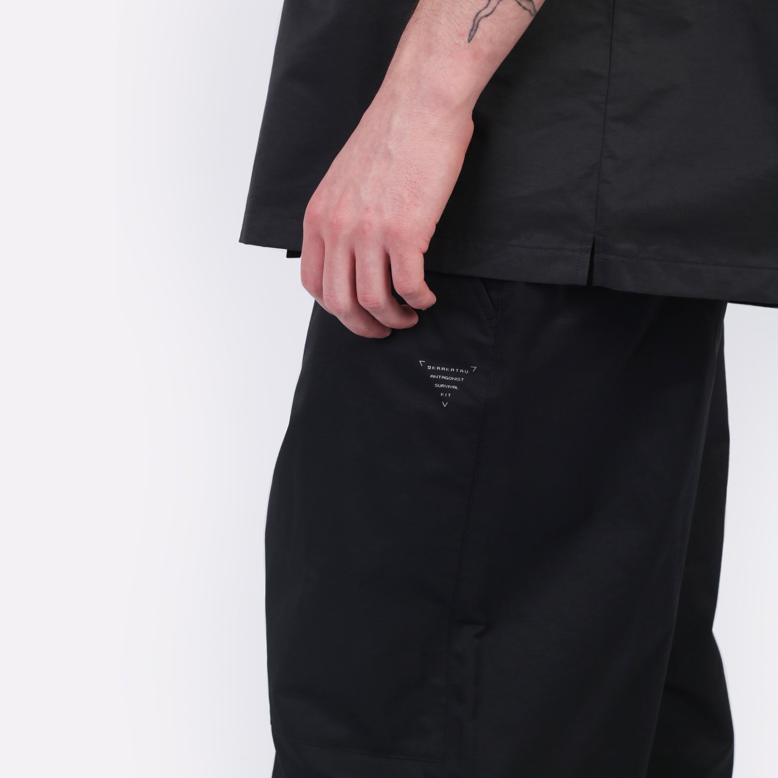 Мужские брюки KRAKATAU ZITMO Loose Fit Pants (Rm200-1)  - цена, описание, фото 4