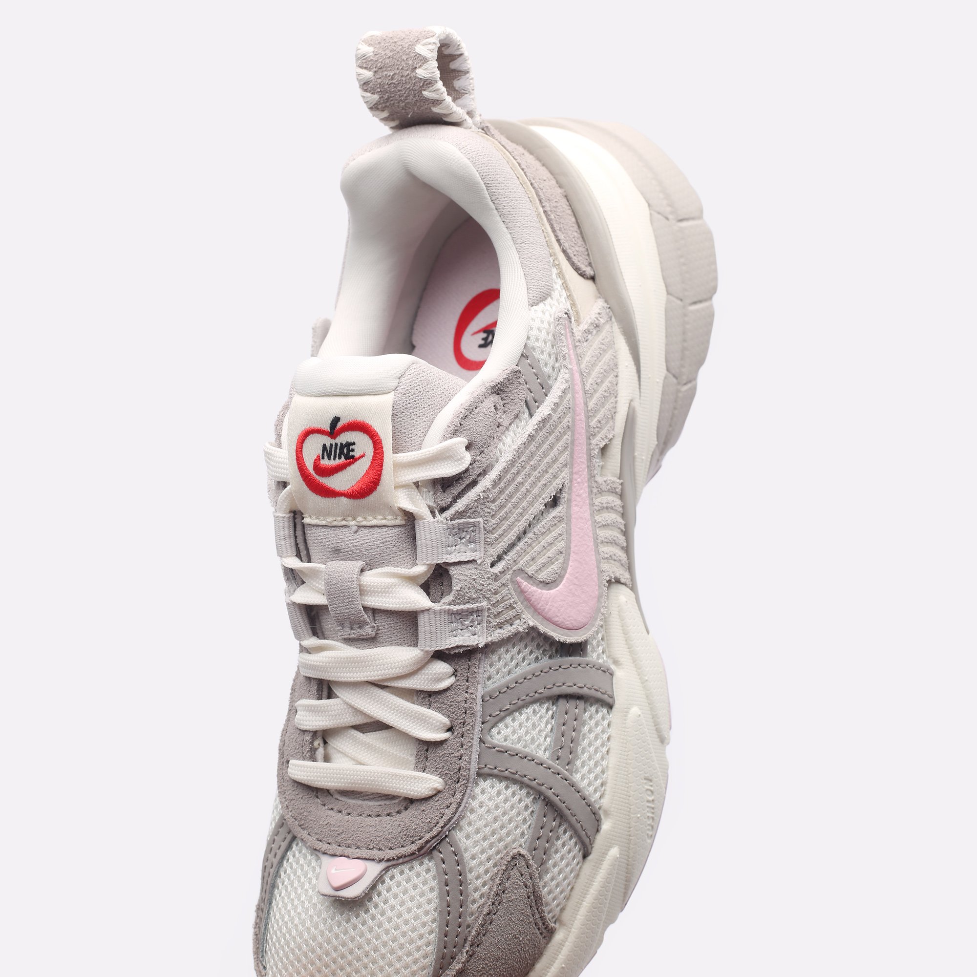 Женские кроссовки Nike WMNS V2K Run (HV5997-161)  - цена, описание, фото 7