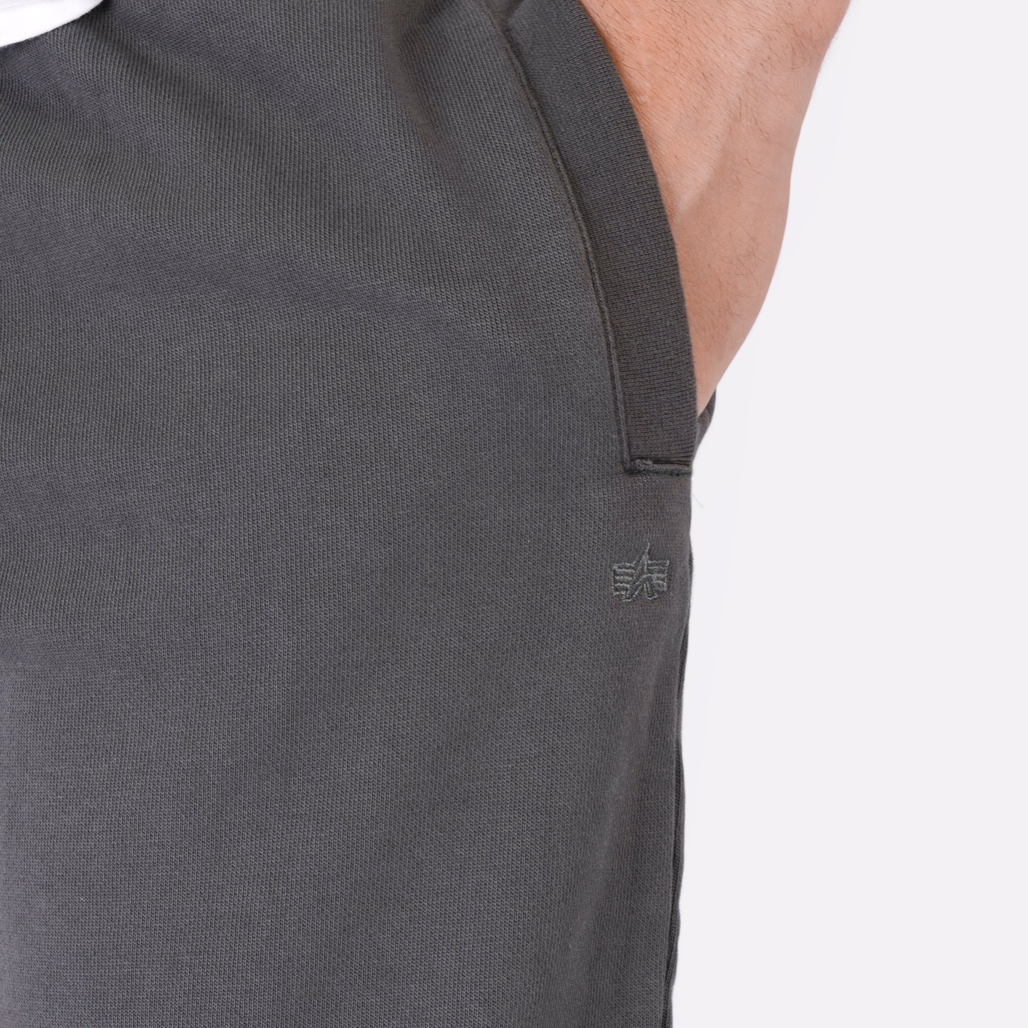 Мужские шорты Alpha Industries Essential French Terry Short (MBE55001C1-charcoal)  - цена, описание, фото 8