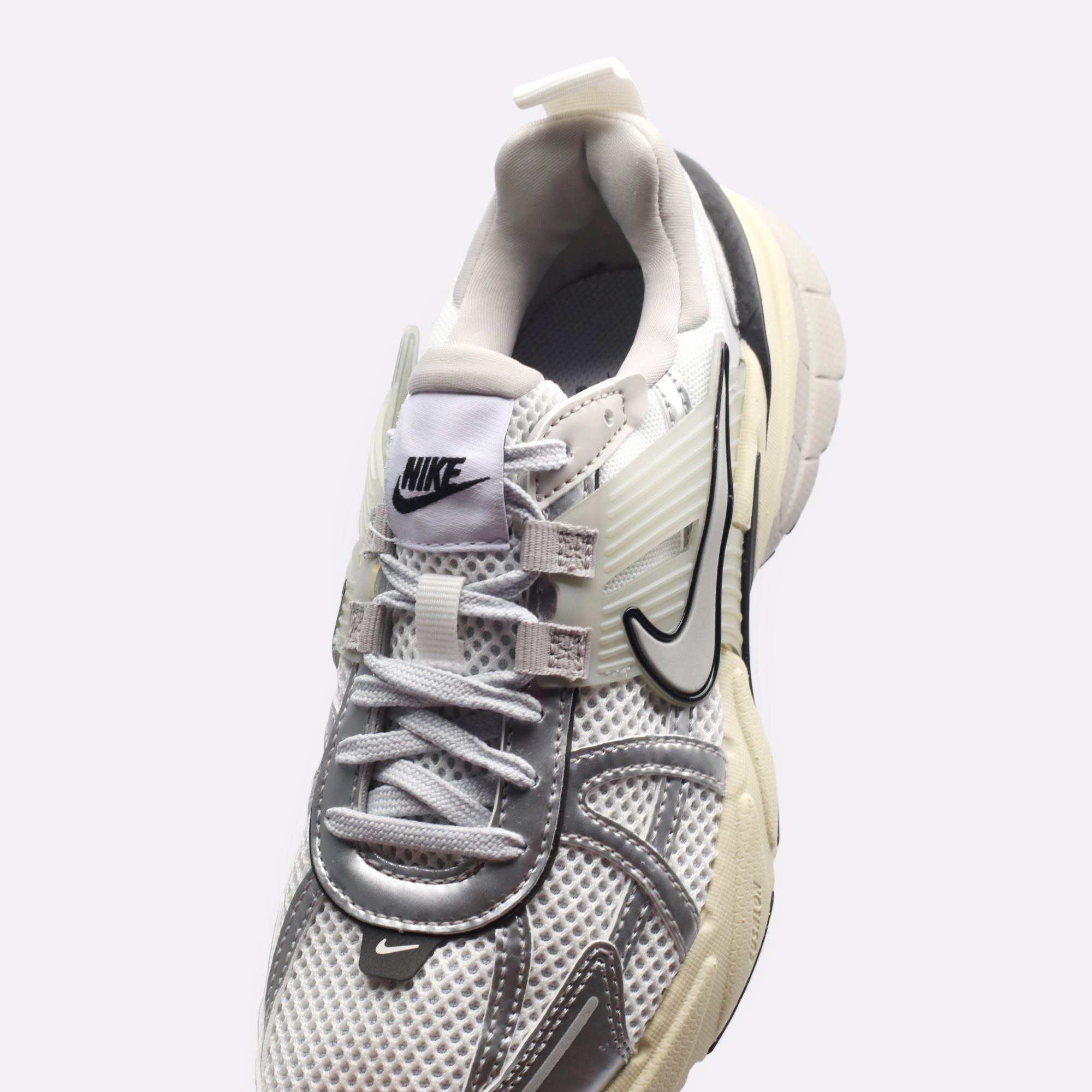 Женские кроссовки Nike WMNS V2K Run (FD0736-100)  - цена, описание, фото 7