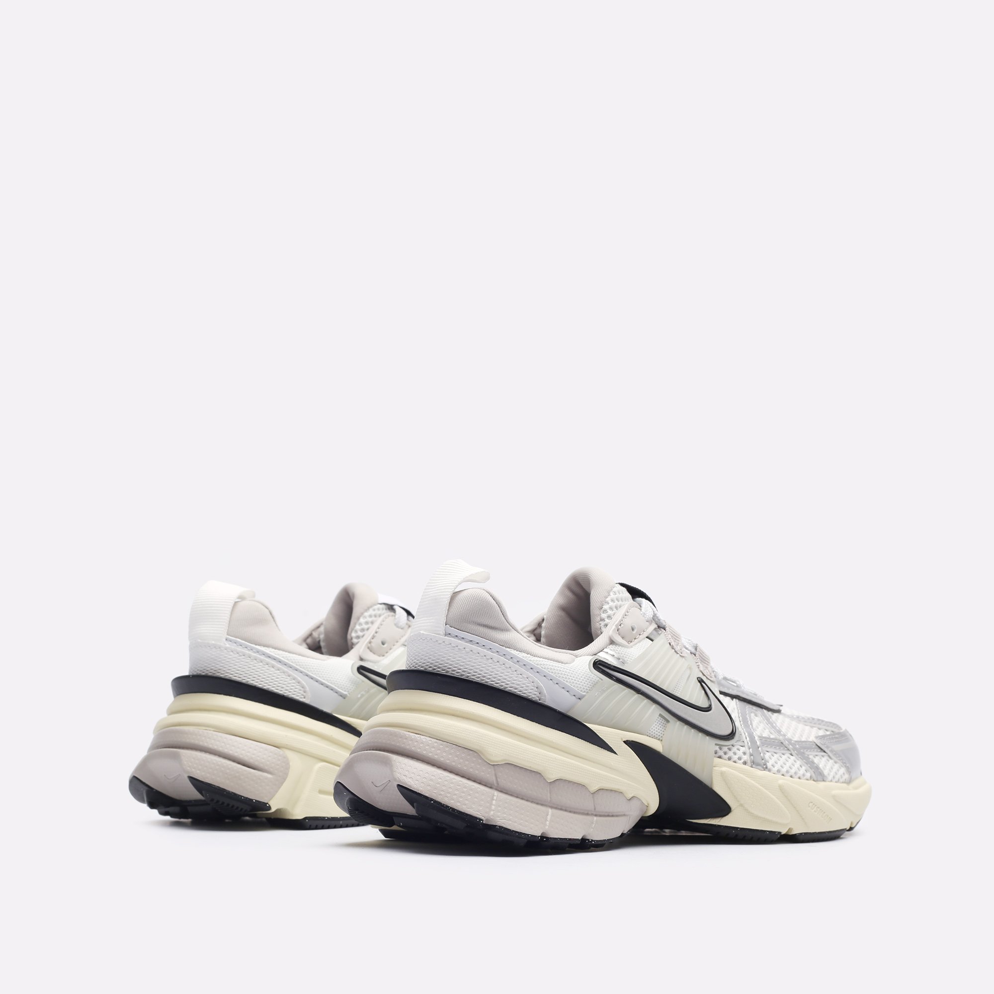 Женские кроссовки Nike WMNS V2K Run (FD0736-100)  - цена, описание, фото 3
