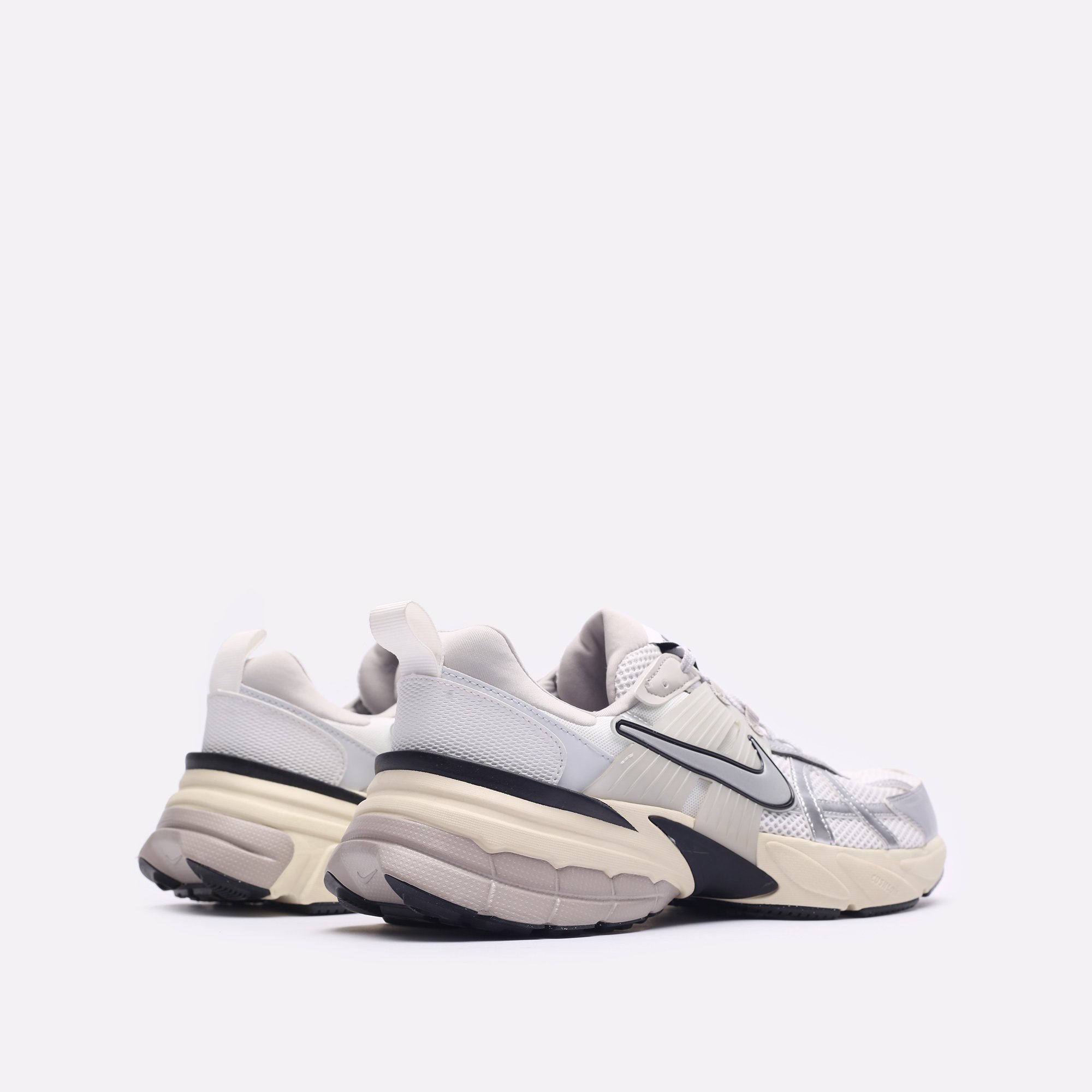 Мужские кроссовки Nike V2K Run (HJ4497-100")  - цена, описание, фото 3