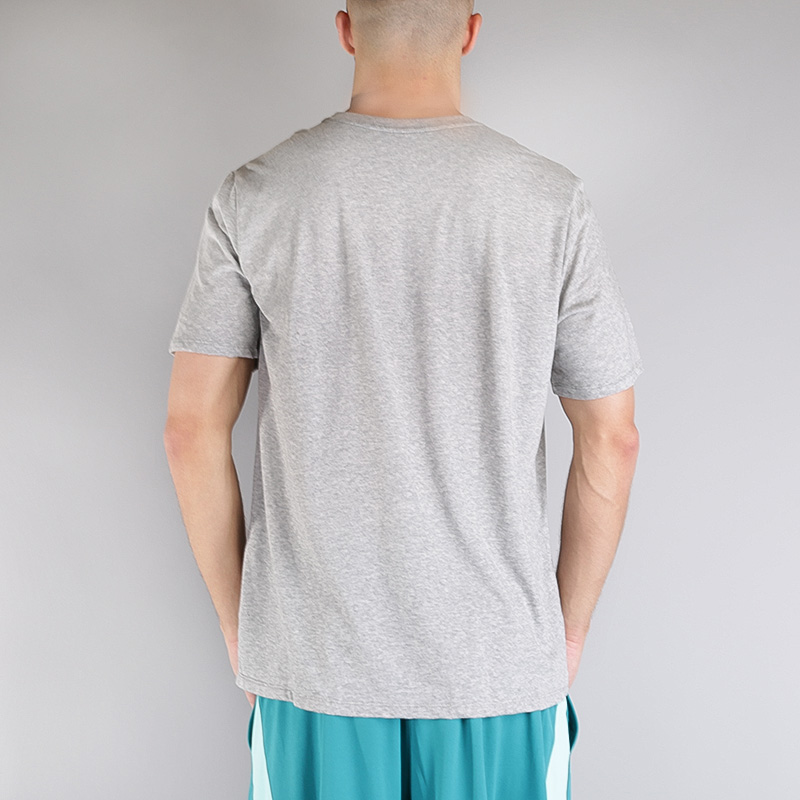 мужская серая футболка Nike M NK DRY TEE DF LIMITS 853702-063 - цена, описание, фото 3