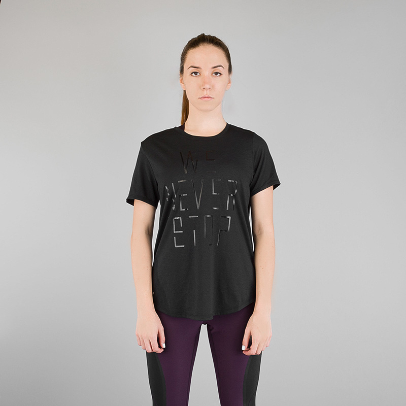 женская черная футболка Nike DRY “WE NEVER STOP” 857913-010 - цена, описание, фото 2
