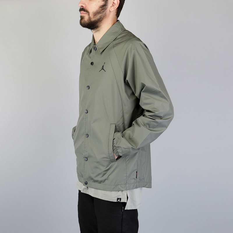 мужская оливковая куртка Jordan Coaches Jacket 882893-018 - цена, описание, фото 2