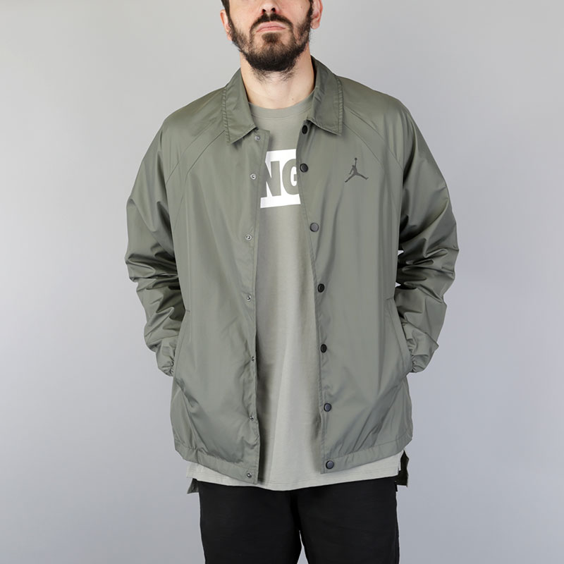 мужская оливковая куртка Jordan Coaches Jacket 882893-018 - цена, описание, фото 1